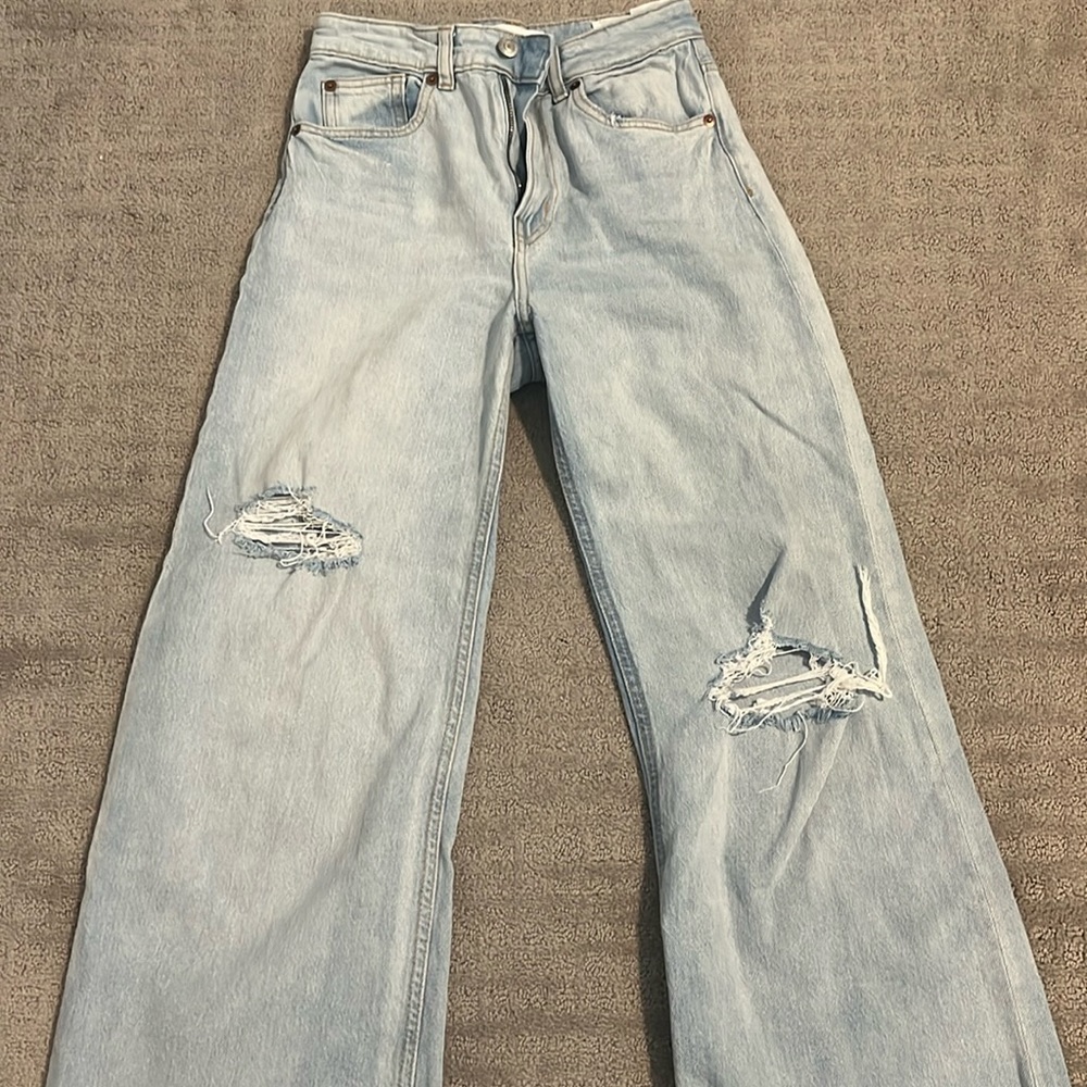 Super cute light denim jeans!